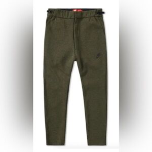 Nike Tech Men's Green Jogger Ankle Pants
Size Xl